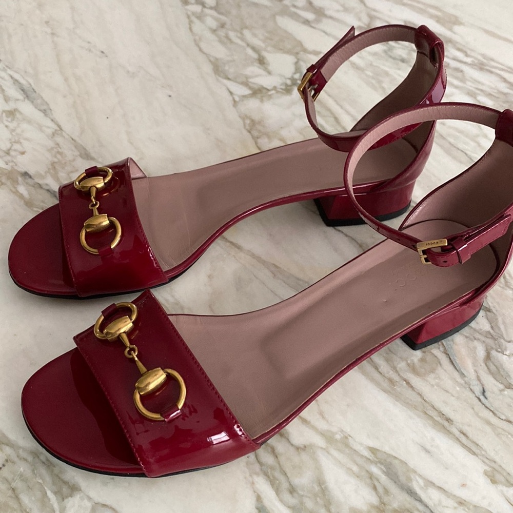 GUCCI
Liliane Red Patent Leather Ankle Strap Horse Bit Sandals
